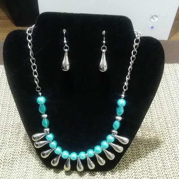 🔥 SaleSilver teardrop/turquoise necklace/earrings - Picture 8 of 9